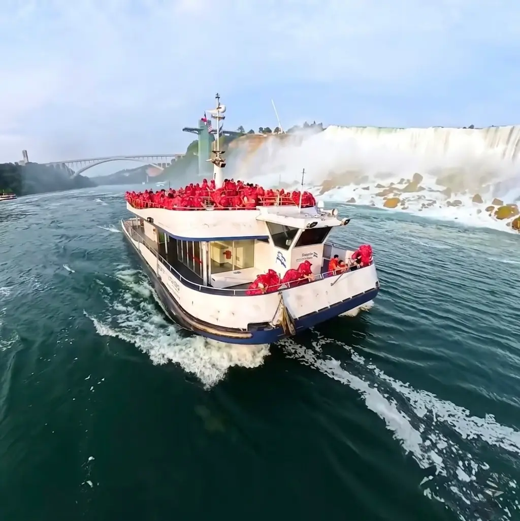 Niagara Falls boat cruise